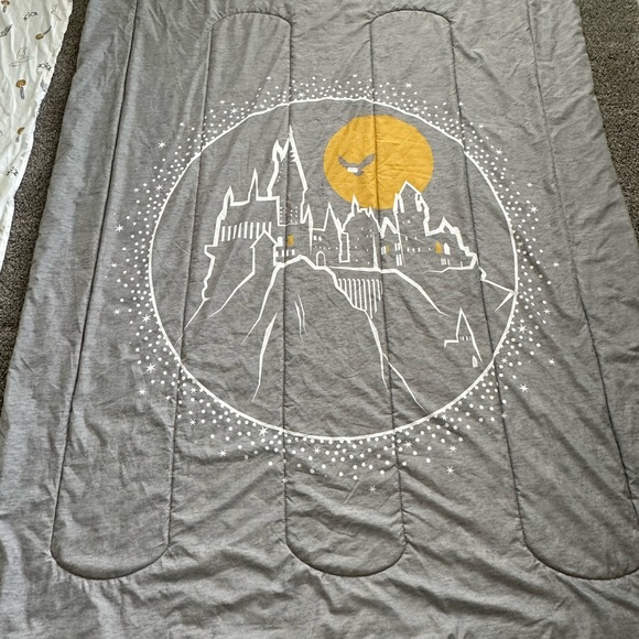 Wizarding World of Harry Potter Twin Bed Comforter, Fitted Sheet, Flat Sheet - Picture 3 of 3